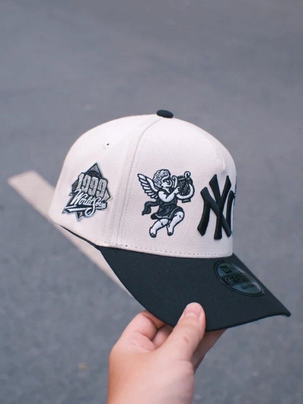 New Era 9FORTY Adjustable Angel Black And White New York Yankees Baseball Cap